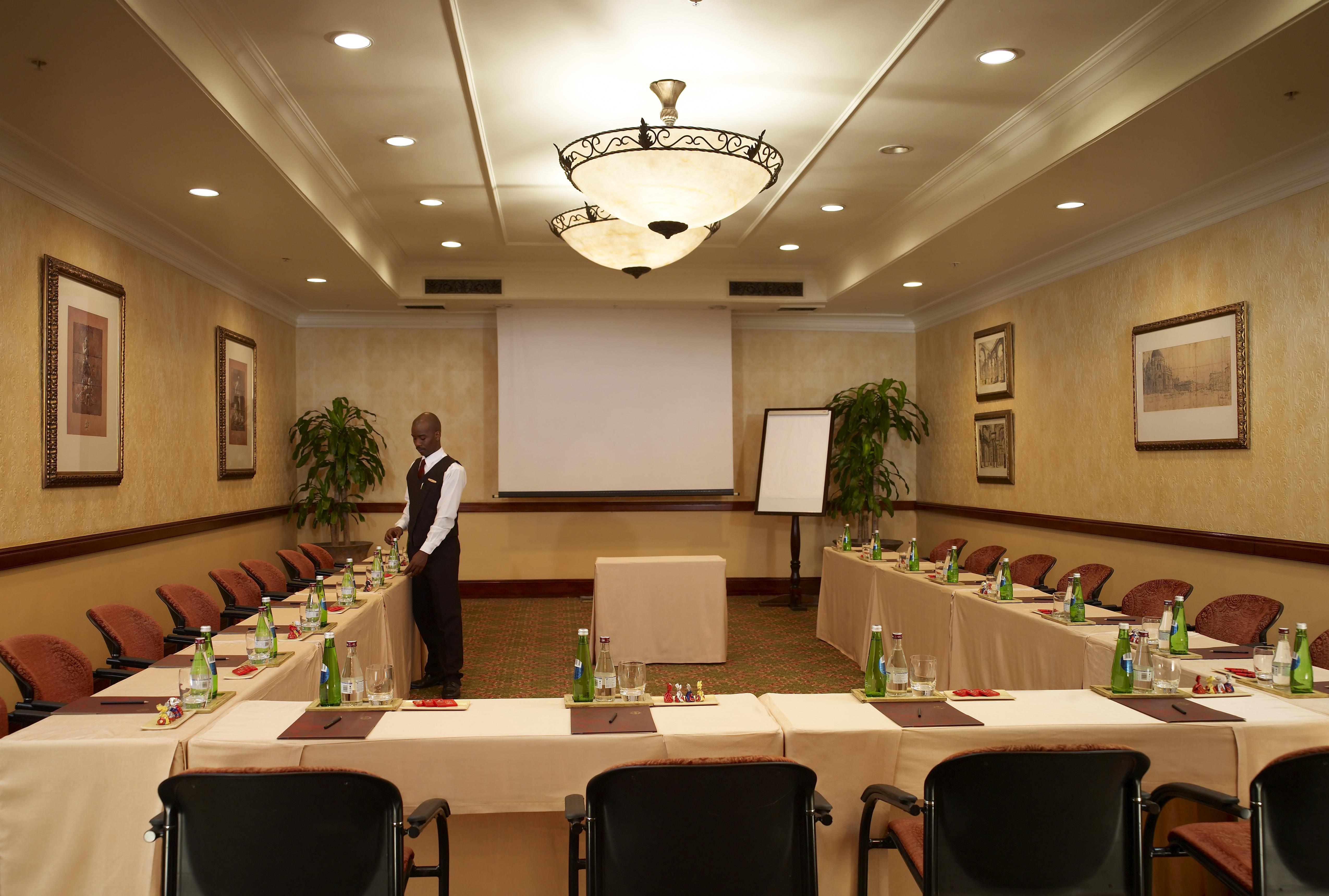 Palazzo Hotel フォーウェイズ エクステリア 写真 A meeting room at a hotel