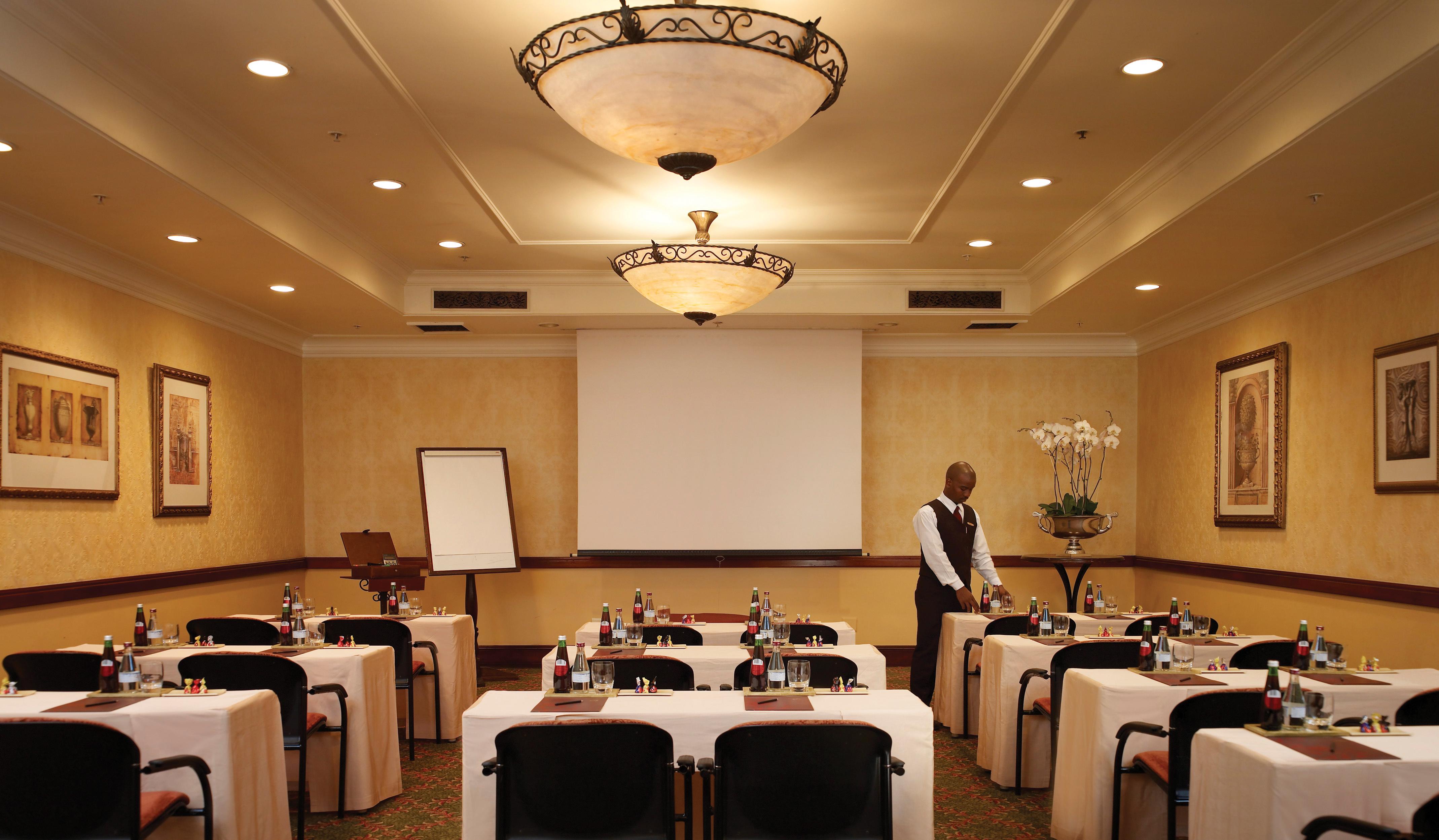 Palazzo Hotel フォーウェイズ エクステリア 写真 A meeting room at a hotel