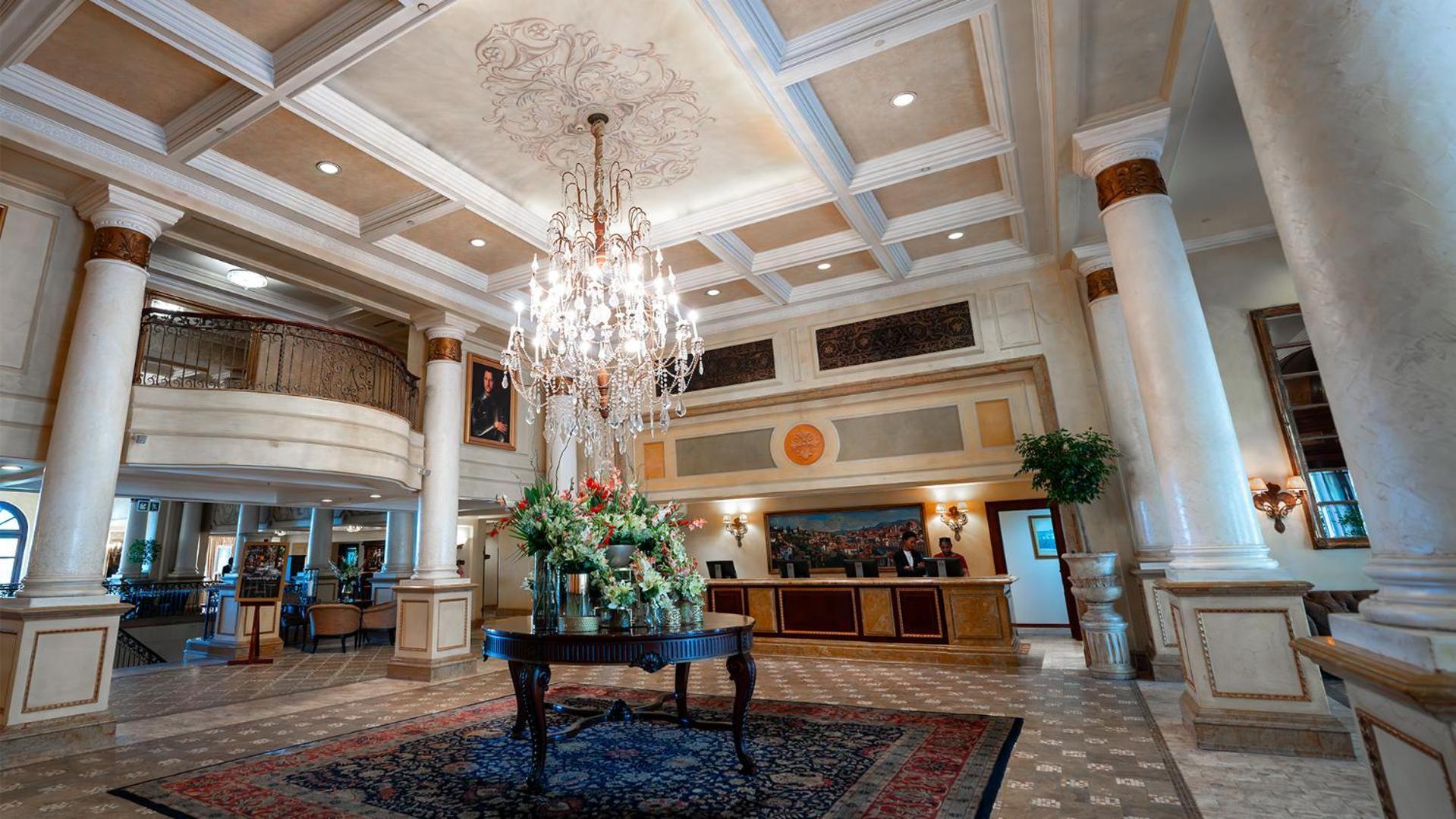 Palazzo Hotel フォーウェイズ エクステリア 写真 The lobby of the Hilton San Diego Bayfront