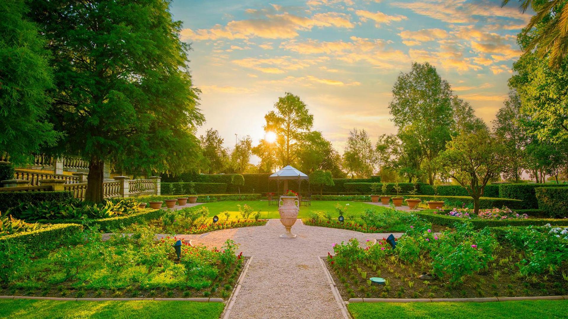 Palazzo Hotel フォーウェイズ エクステリア 写真 The Gardens at the Dallas Arboretum and Botanical Garden